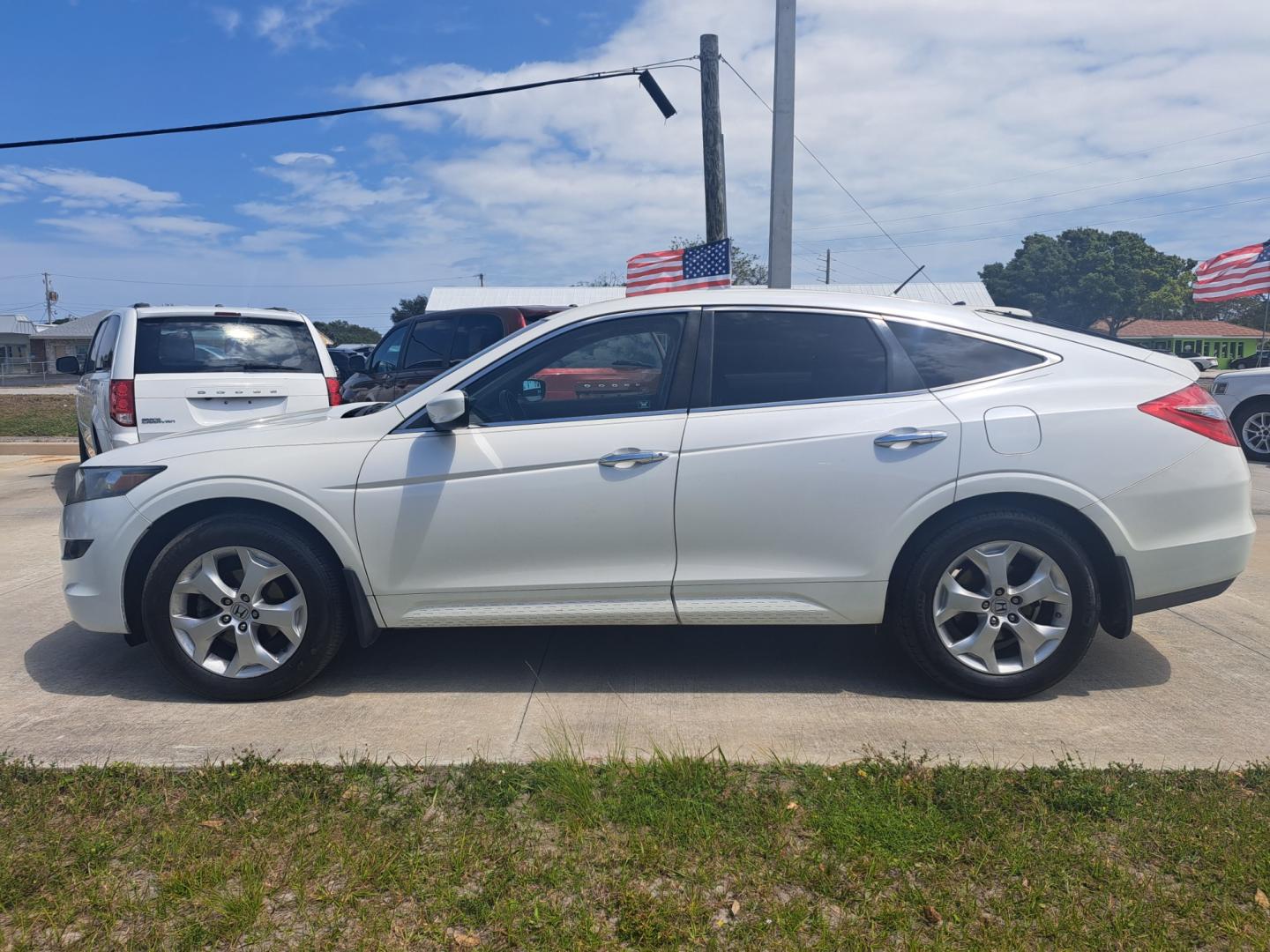 2011 White Honda Accord Crosstour EX-L 2WD 5-Spd AT (5J6TF1H59BL) with an 3.5L V6 SOHC 24V engine, 5-Speed Automatic transmission, located at 1181 Aurora Rd, Melbourne, FL, 32935, (321) 241-1100, 28.132914, -80.639175 - Photo#0